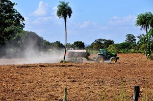 Busca por crédito rural cresce 16% em MS e supera R$ 6,8 bilhões Maior parte da quantia liberada aos produtores rurais pelas instituições financeiras foi para viabilizar custeio da safra - Foto: Valdenir Rezende / Correio do Estado