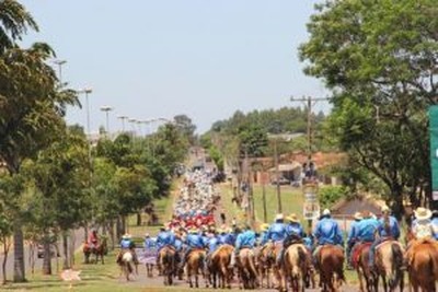 Cavalgada realizada em 2014 por ocasião da Exposição Agropecuária de Naviraí.
