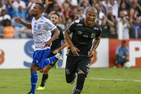 Santos volta a vencer e se mantém em terceiro no Brasileiro Sánchez comemora após marcar gol de pênalti
Richard Callis/Agência Estado