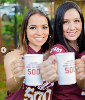 Letícia e Thaline, na festa de comemoração de 500 dias do curso de Direito. Reprodução/Instagram
  