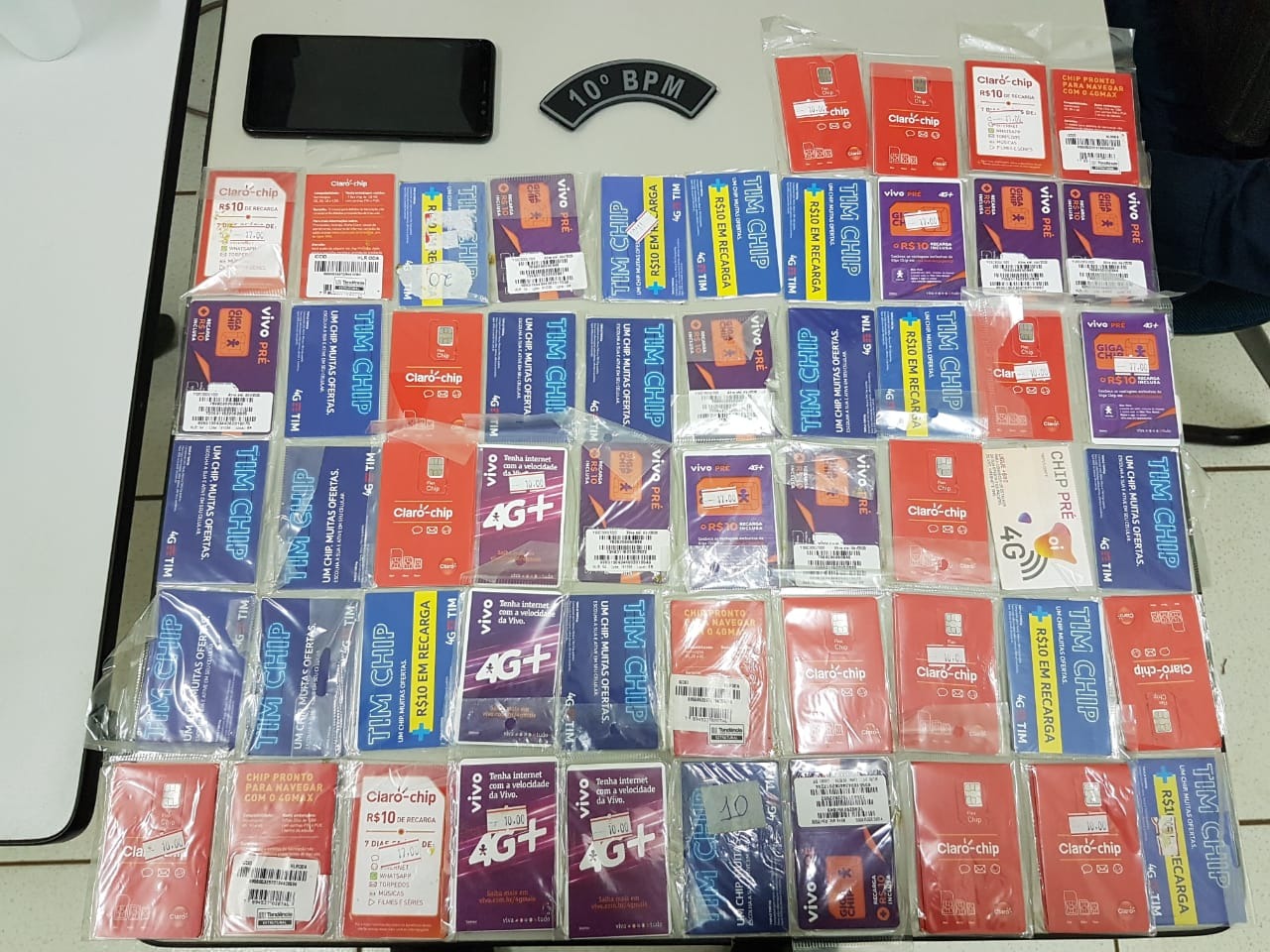PM encontra em casa de foragido uma pistola Glock, munições e chips de celulares