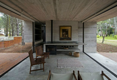 Arquiteto alivia o calor em casa com marquise de concreto e muito vidro Arquiteto alivia o calor em casa com marquise de concreto e muito vidro