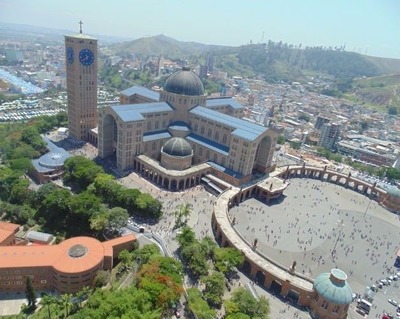 Esta é a terceira vez que o Santuário de Aparecida é presenteado com uma rosa de ouro pelo papa
