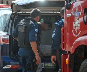 Durante confusão, homem tenta colocar fogo em casa e acaba detido Foto: Valdenir Rezende