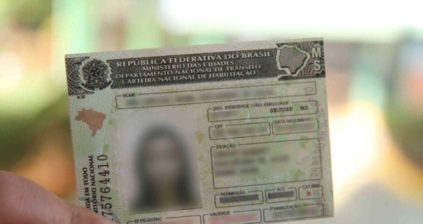 Detran alerta sobre facilidade de receber habilitação sem sair de casa
