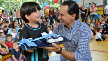 Prefeitura finaliza entrega de uniformes em Ceinfs hoje (27)