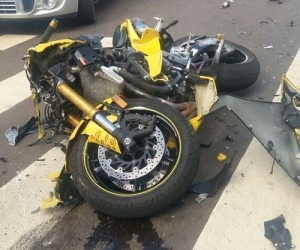 Homem de 46 anos morre ao bater moto em Citroen C3 Foto: Divulgação
