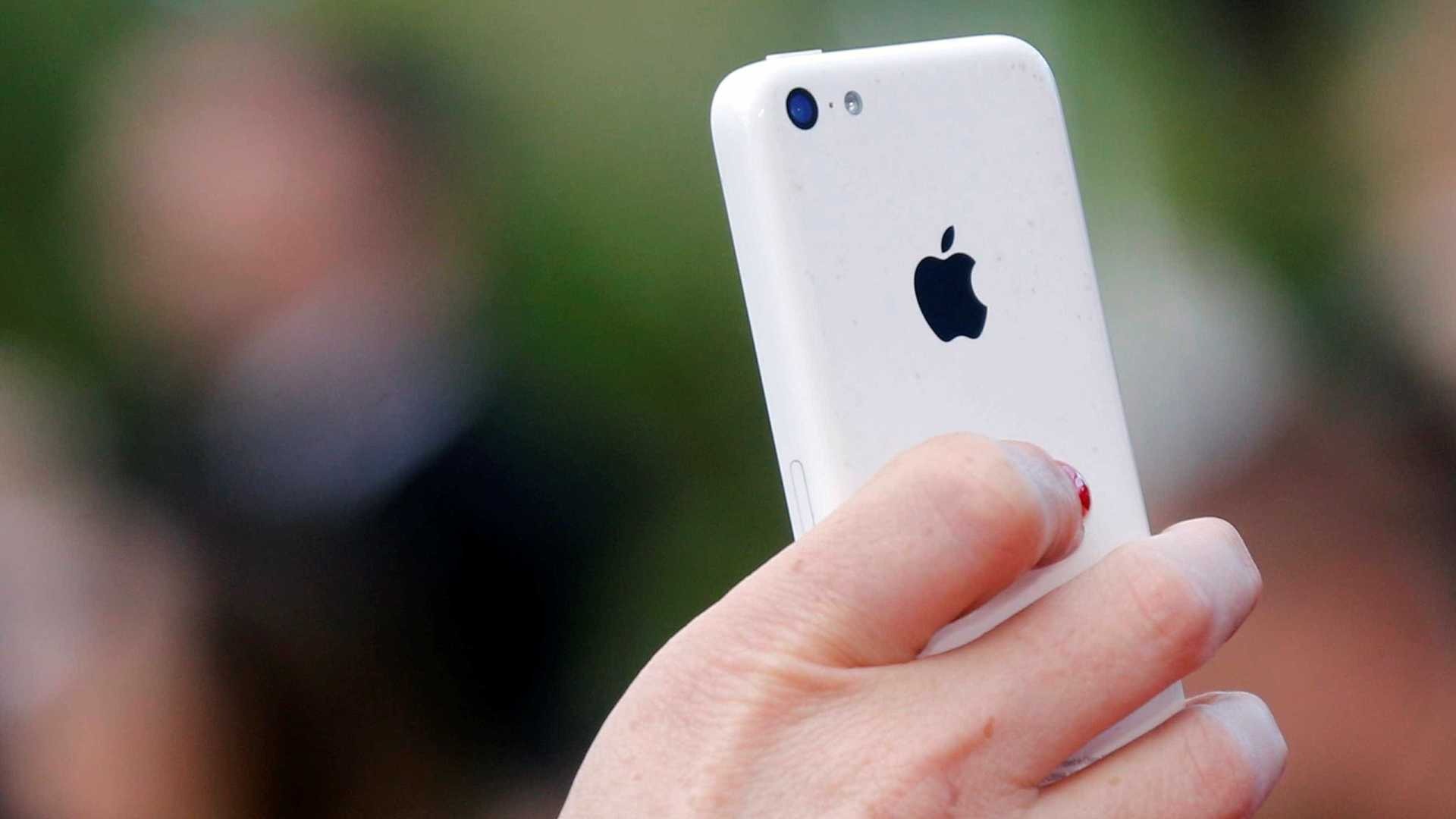 5 celulares que já foram top de linha e agora custam menos de R$ 2 mil Foto: Reuters / Regis Duvignau