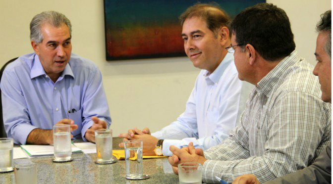 Governo acerta detalhes para duplicação da Avenida Euler de Azevedo em CG Governador Reinaldo Azambuja ao lado do prefeito Alcides Bernal(Foto: Chico Ribeiro)