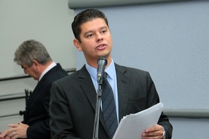 Vereador solicita tapa-buraco e troca de lâmpadas para atender bairros da Capital Vereador solicita tapa-buraco e troca de lâmpadas para atender bairros da Capital