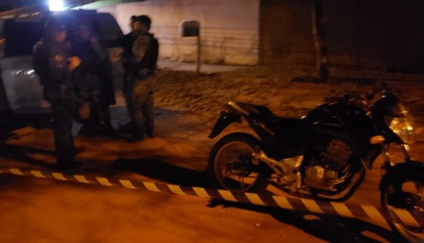 Homem foge de abordagem, troca tiros com a polícia e acaba morto (Rádio Caçula)