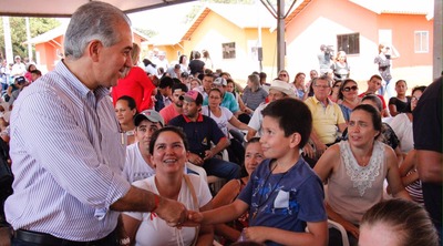 Foto. Chico RibeiroParceria do governo com prefeitura garantiu a solução para famílias que haviam perdido suas moradias após conflito indígena.
