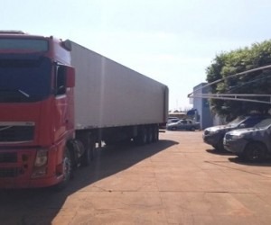 Motorista é flagrado com carga de cigarros avaliada em R$ 2 milhões Foto: JP News