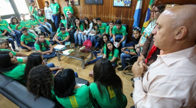 Em dia diferente, alunos vivenciam a rotina da administração pública Foto: David Majella