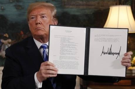 Trump assinou memorando que ordena saída do acordo. Reuters / Jonathan Ernst