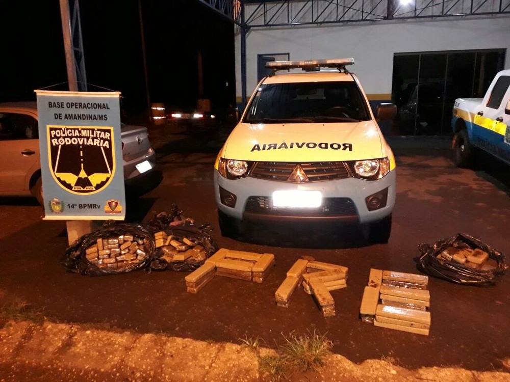 Tabletes de maconha apreendidos com mulheres pesaram cerca de 100 quilos (Foto: PMR/ Divulgação)