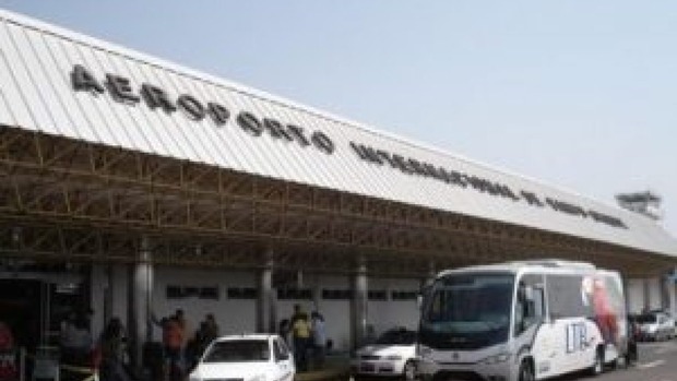 Homem é encontrado com indícios de suicídio em banheiro do aeroporto Homem é encontrado com indícios de suicídio em banheiro do aeroporto