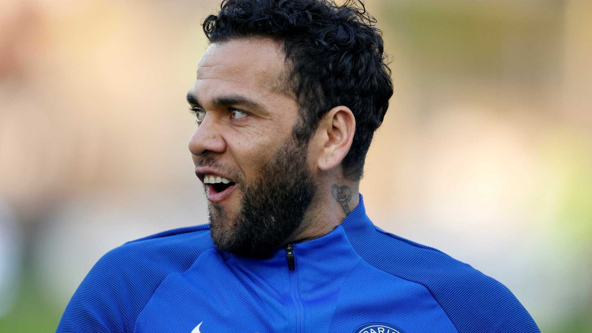 Daniel Alves ultrapassa Pelé como maior vencedor de títulos do futebol Foto: REUTERS/Pascal Rossignol