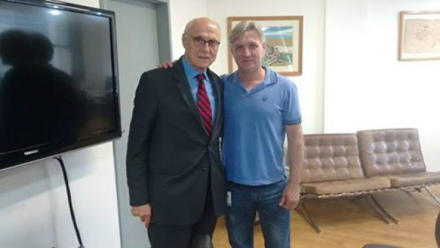 Audiência sobre moradia popular terá presença de Eduardo Suplicy na sexta Eduardo Suplicy ao lado do vereador douradense Dirceu Longhi (Foto:Divulgação)