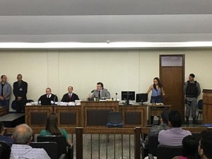 Grupo acusado de matar policial em Três Lagoas começa a ser julgado Julgamento de acusados de matar policial em Três Lagoas (Foto: Eliane Freitas/TV Morena)