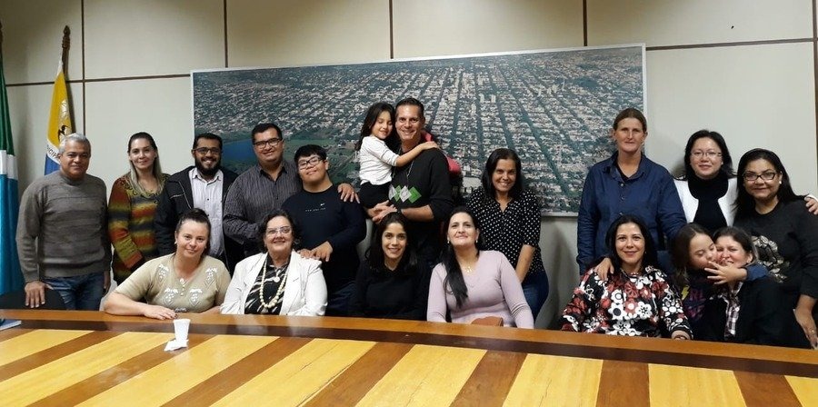 Madson durante reunião com pais e amigos dos downs (Foto: Assessoria)
