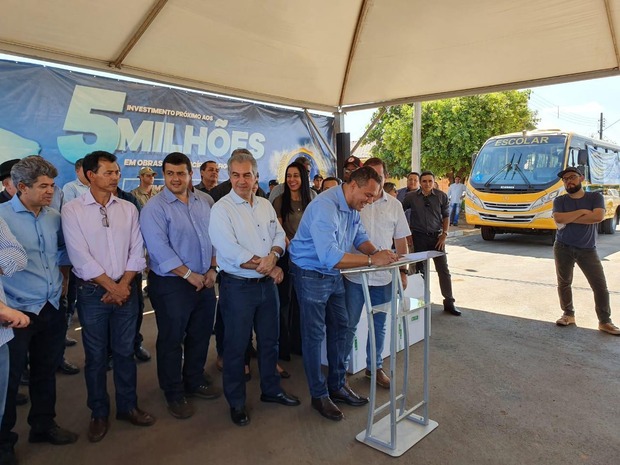 Governo e Sanesul assinam autorização de obras durante aniversário de Figueirão