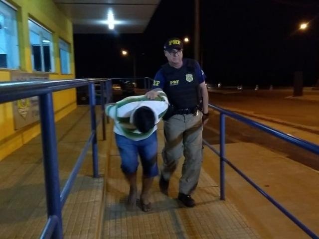 Motorista é preso com 78 quilos de cocaína escondidas em carreta Motorista é preso com 78 quilos de cocaína escondidas em carreta