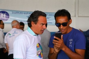 Prefeito Marquinhos Trad com o cantor e compositor Márcio Cafure.