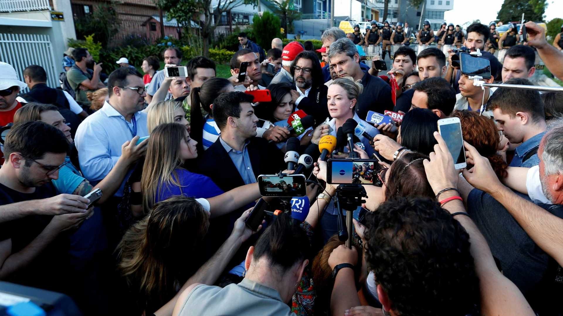 'Ataque especulativo' não barrará candidatura de Lula, diz Gleisi Rodolfo Buhrer / Reuters
