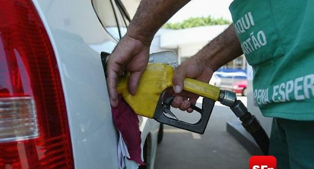 Petrobras aumenta preço da gasolina para distribuidoras Petrobras aumenta preço da gasolina para distribuidoras