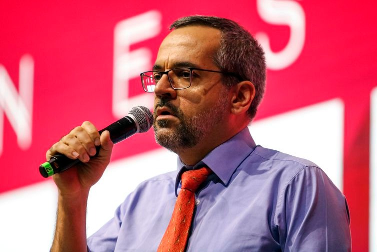 MEC destina maior parte de verba desbloqueada para universidades Abraham Weintraub: