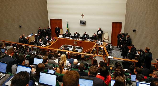 Lula perde habeas corpus no STJ por 5 votos a 0 e pode ser preso Julgamento no STJ avaliou pedido de habeas corpus solicitado pela defesa de Lula
Pedro Ladeira/Folhapress - 06.03.2018