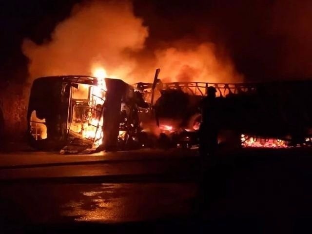 Polícia identifica 2 das 4 vítimas fatais do acidente envolvendo caminhão e ônibus na BR-365 (Foto: Patos Hoje)