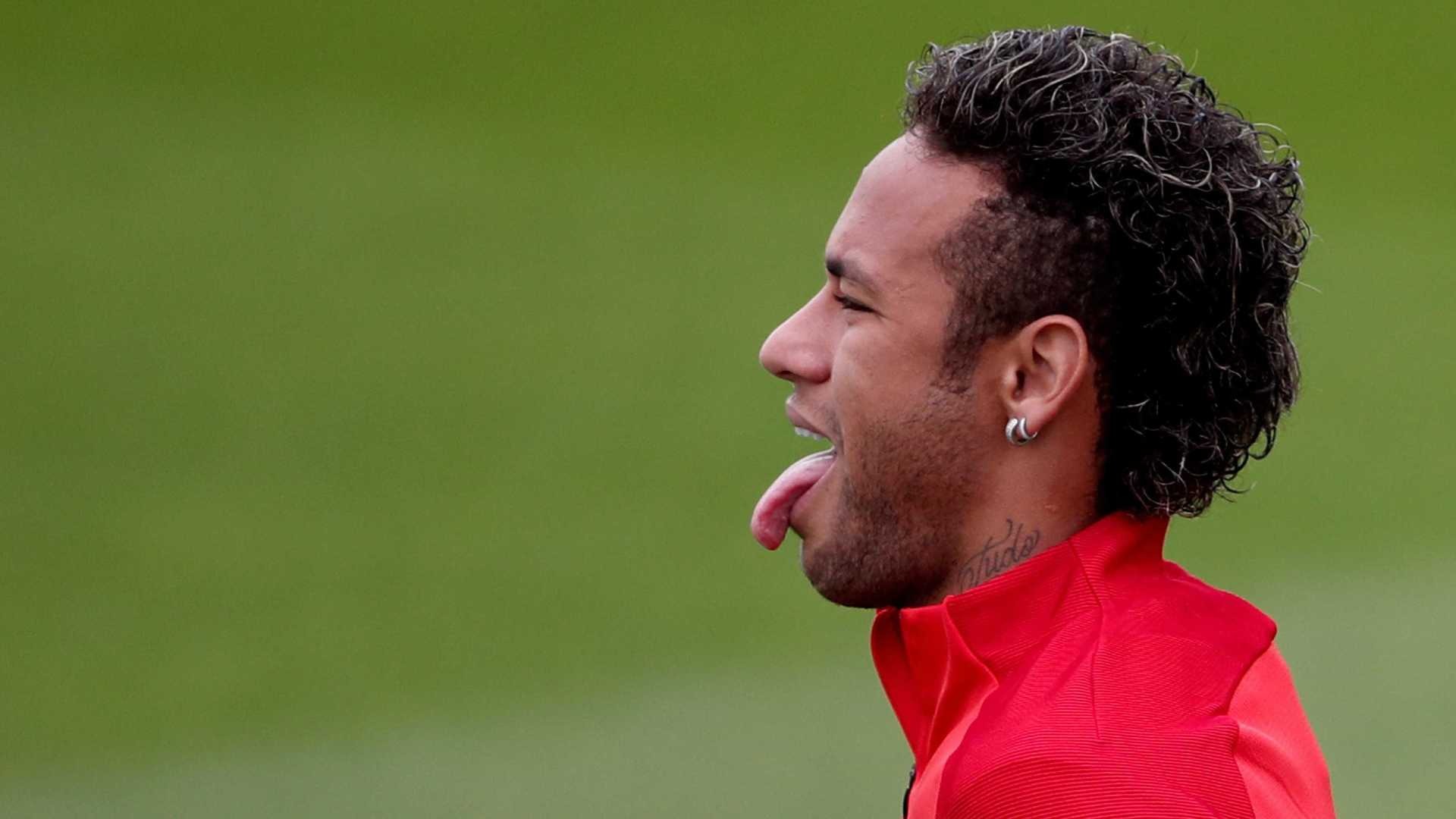Neymar recebe de médico da seleção aval para treinar em campo REUTERS
