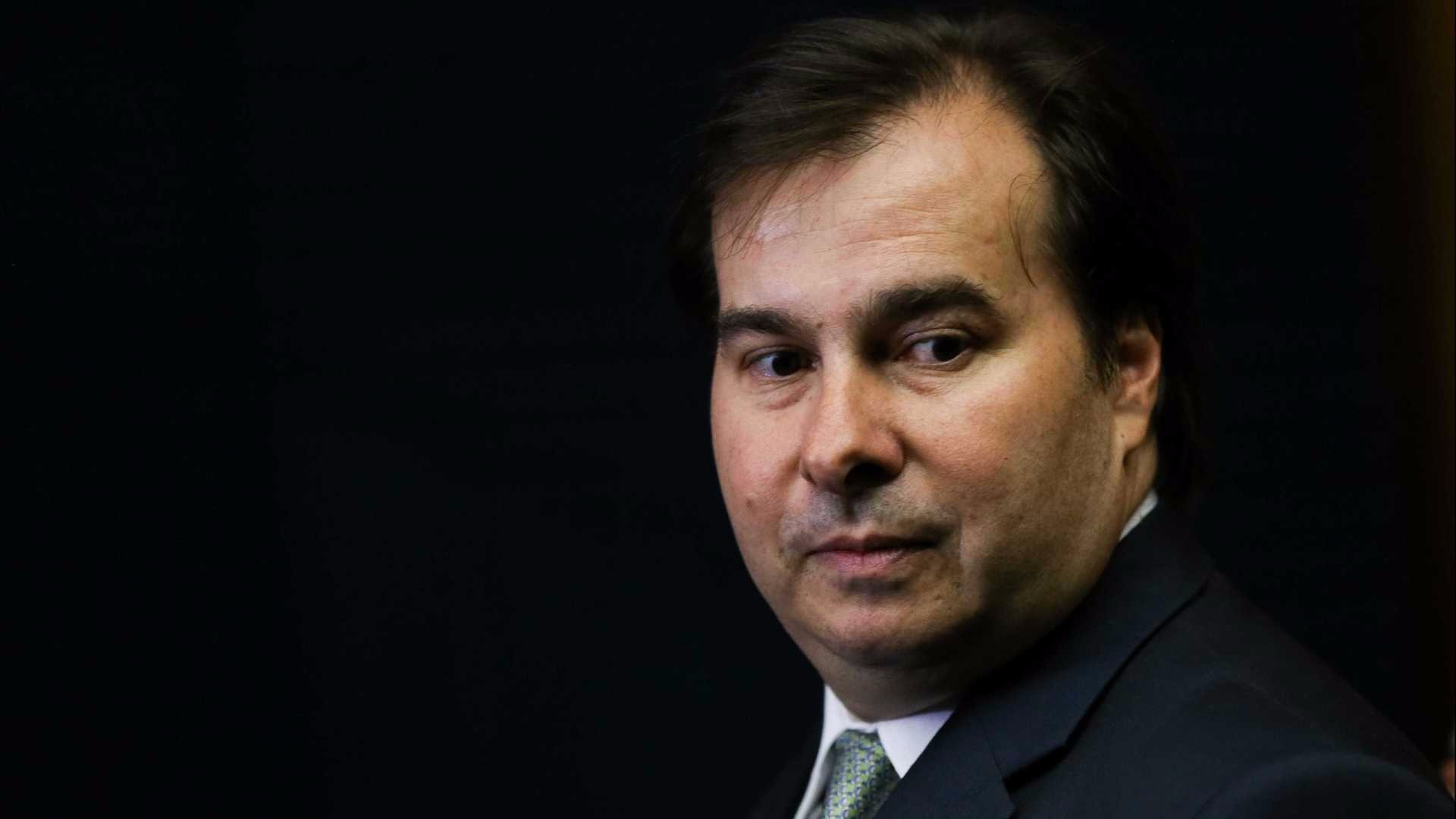 Maia enfrenta Planalto e diz que não aceita mais MPs