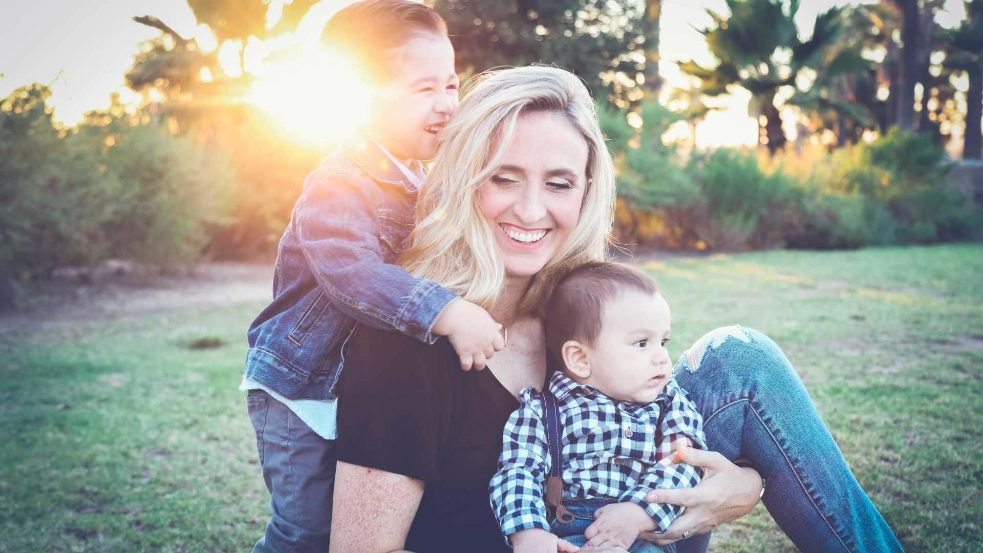 Maternidade impulsiona mães a empreender Edward Cisneros/Unsplash