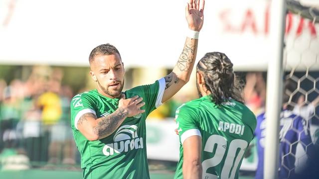 Chapeconense vence a primeira no Brasileiro e tira a invencibilidade do líder Flamengo Ex-rubro-negro Canteros marcou o primeiro da Chape (Foto: MARCIO CUNHA/ESTADÃO CONTEÚDO)