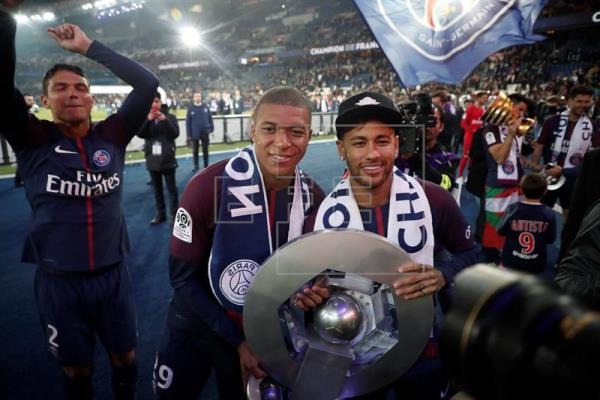 Neymar concorre a prêmio de melhor jogador do Campeonato Francês EFE/EPA/CHRISTOPHE PETIT TESSON