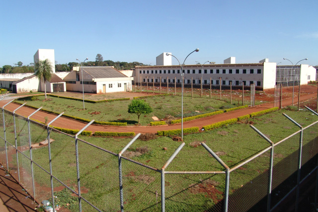 Mulher é presa tentando entrar com droga na Penitenciária de Dourados Hedio Fazan