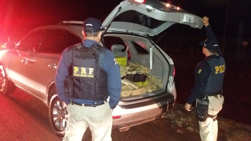 PRF apreende meia tonelada de maconha em carro de luxo na BR-163 PRF/Divulgação