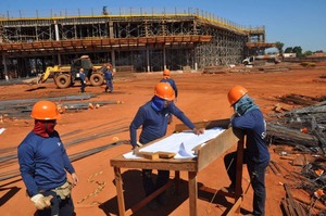 Obras do Hospital Regional de Três Lagoas seguem em ritmo intenso de trabalho As principais frentes de serviço estão concentradas na execução da superestrutura (forma, armação e concreto). Foto: Agesul