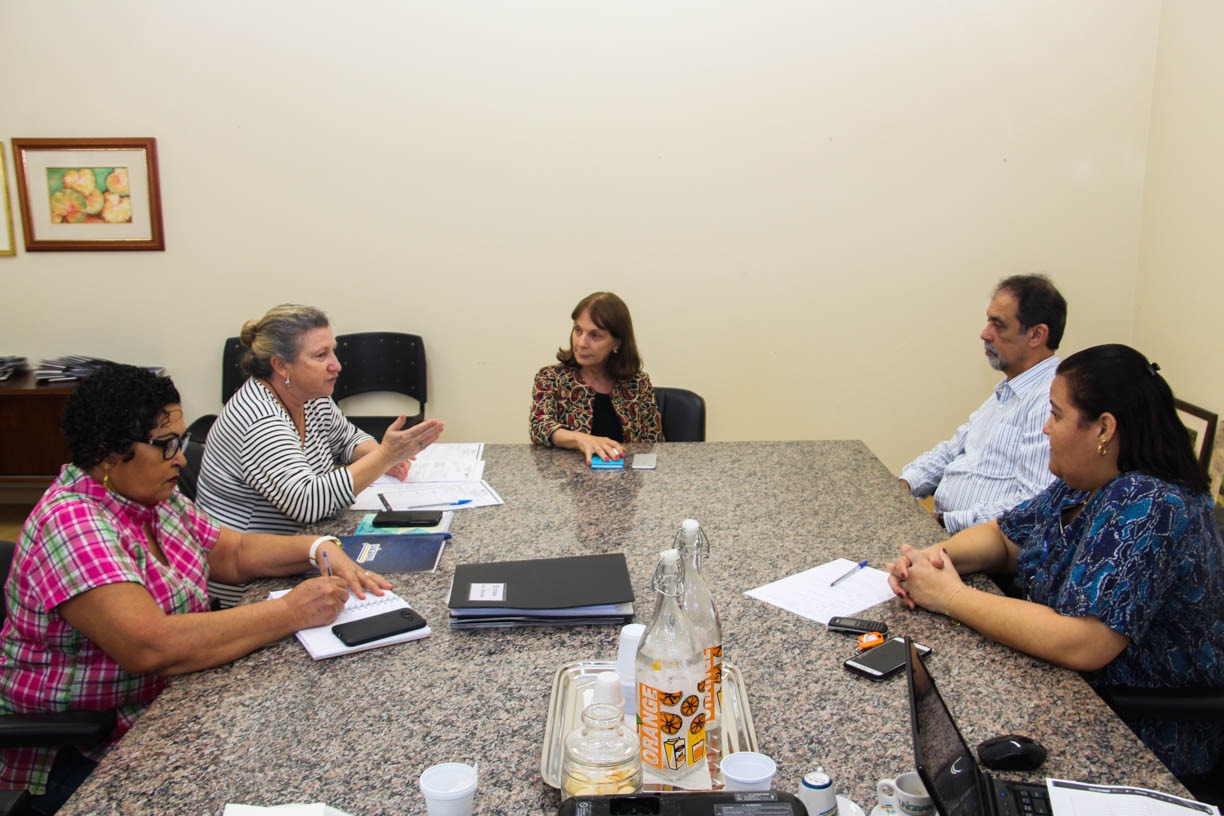 Consultores da Conep durante reunião com a reitora da UNIGRAN, Rosa Maria D’Amato De Déa, e a coordenadora do CEP UNIGRAN, Ana Amélia Gomes