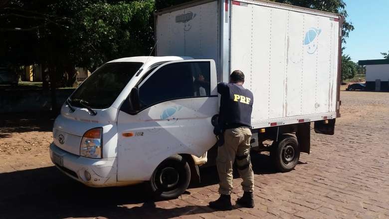 Caminhão furtado no Mato Grosso é recuperado no Norte de MS Caminhão furtado no Mato Grosso é recuperado no Norte de MS