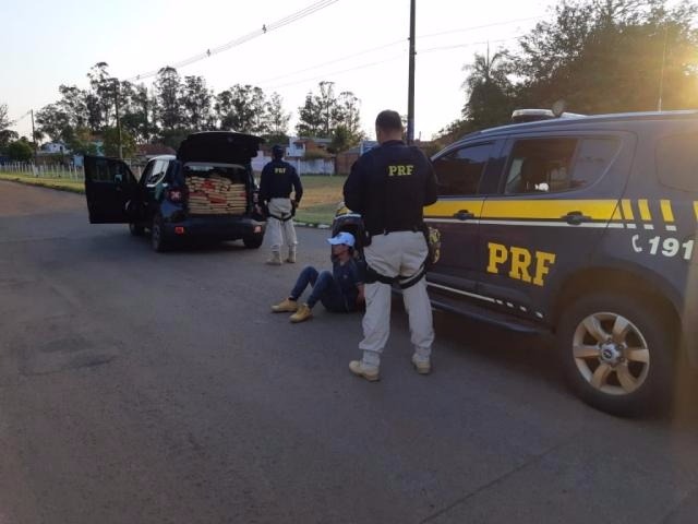PRF prende dupla transportando meia tonelada de maconha em Jeep Renegade (Foto: Divulgação/PRF)