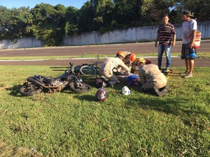 Bombeiros socorreram vítimas de acidente em Campo Grande (Foto: Osvaldo Nóbrega/TV Morena)
