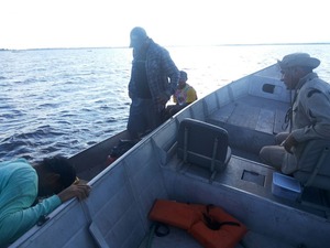 Pescadores ficam perdidos por causa da cheia no Pantanal e são resgatados por bombeiros Pescadores resgatados pelo Corpo de Bombeiros no Pantanal de MS (Foto: Corpo de Bombeiros/Divulgação)