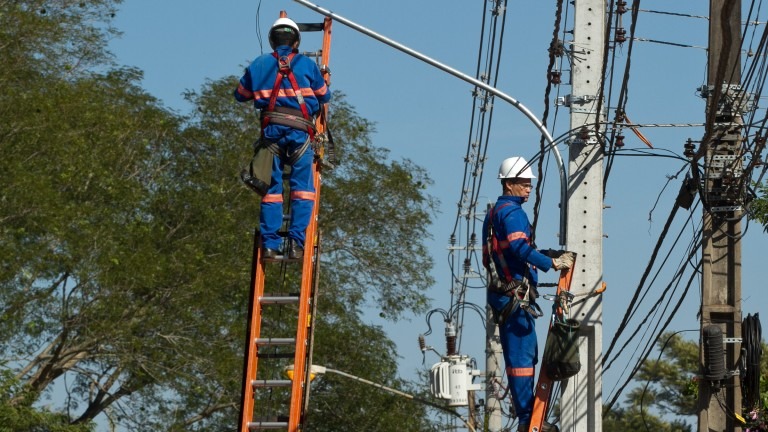 Troca de lâmpadas queimadas será retomada nas sete regiões urbanas da Capital Troca de lâmpadas queimadas será retomada nas sete regiões urbanas da Capital