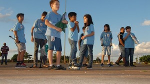 Criatividade e parceria entre pais e alunos marcam campeonato de foguetes Criatividade e parceria entre pais e alunos marcam campeonato de foguetes