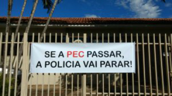 Policiais paralisaram as atividades - Fotos: Osvaldo Duarte