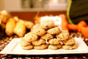 Nuggets de forno é opção para quem enjoou de frango grelhado A receita rende 16 nuggets e cada um tem 30 calorias